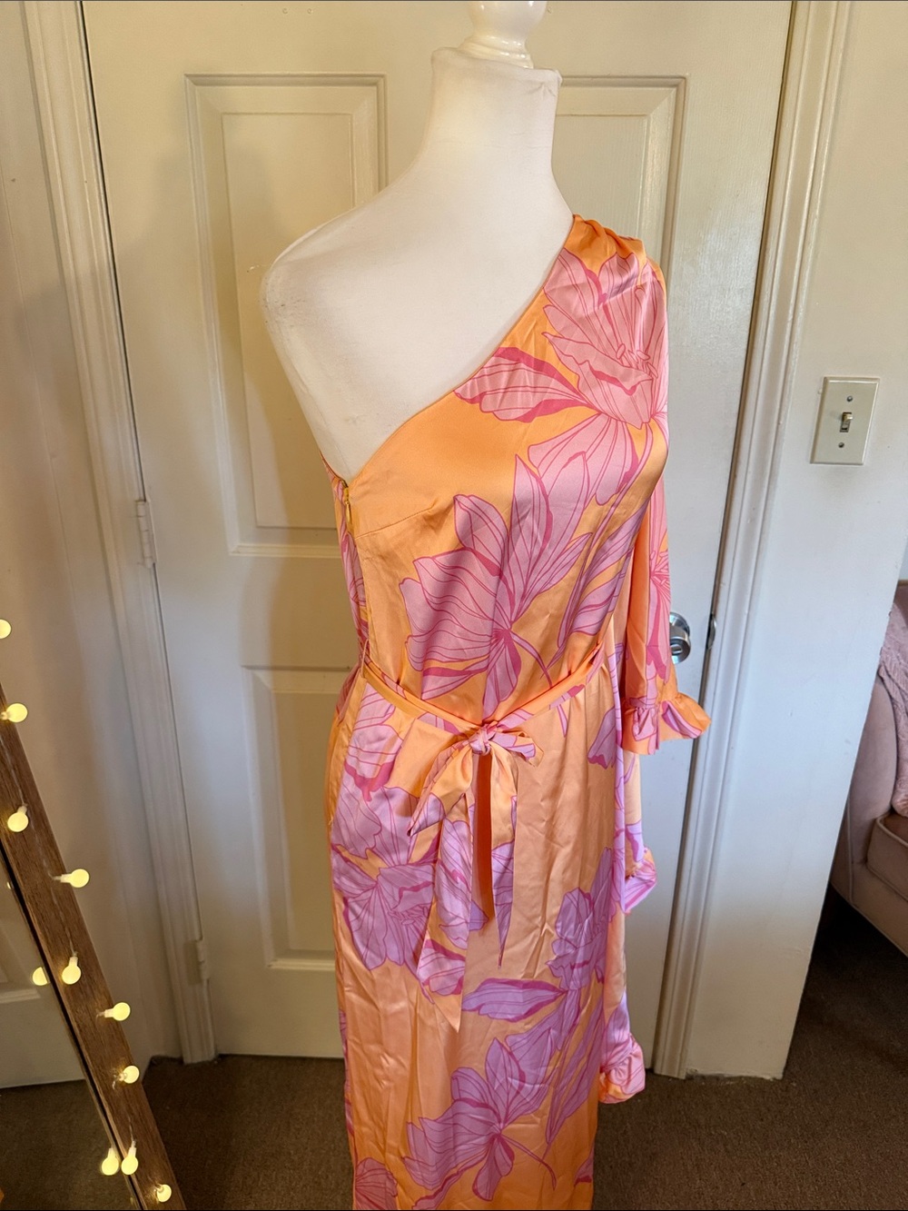 Hutch
Morgan One-Sleeve Tie-Waist Midi Dress - Picture 7 of 17